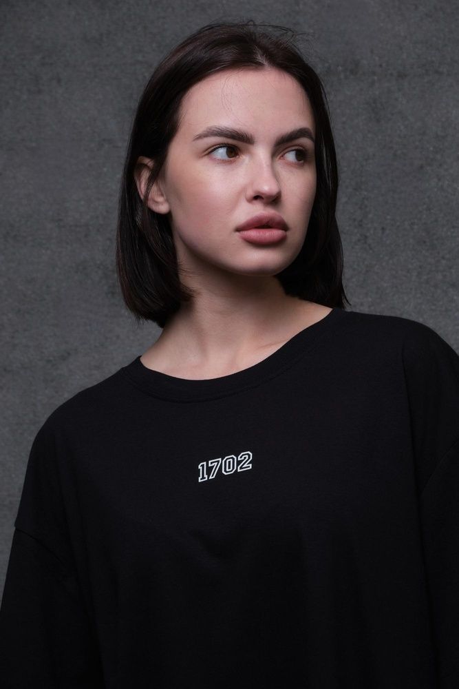 Чорна жіноча оверсайз футболка з малюнком принтом вінтаж Without розмір XXL/3XL вигляд зблизька