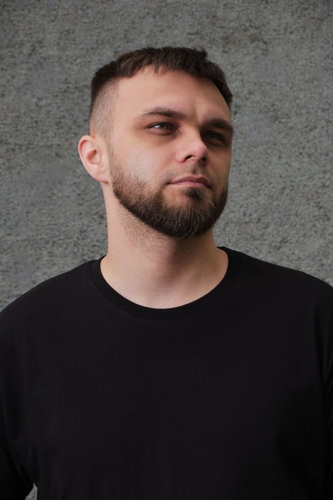 Чоловіча базова футболка чорна Without розмір S вигляд коміру