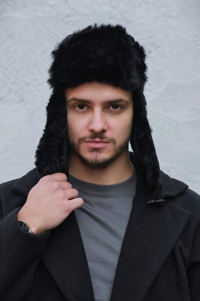 Шапка вушанка чоловіча чорна з хутром на застібці Without вигляд спереду