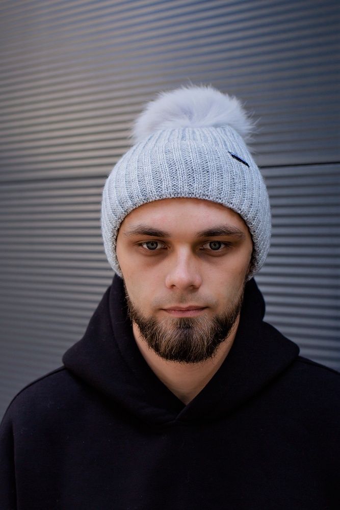Зимова сіра в'язана шапка з флісовою підкладкою і помпоном Without вигляд спереду